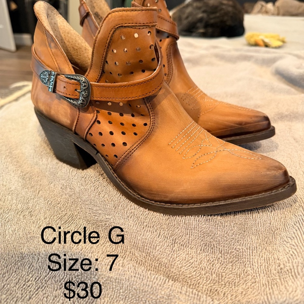 Circle G Women's Brown Ankle Booties with Buckle